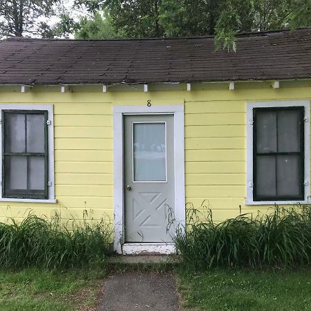 Katahdin Cabins Hotel Millinocket Bagian luar foto