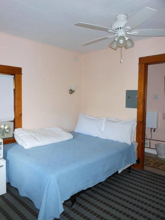 Katahdin Cabins Hotel Millinocket Bagian luar foto