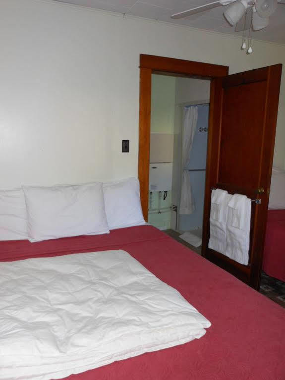 Katahdin Cabins Hotel Millinocket Bagian luar foto