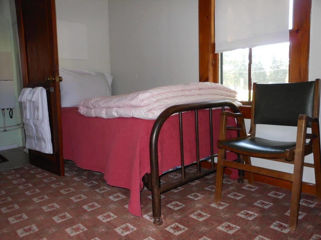 Katahdin Cabins Hotel Millinocket Bagian luar foto