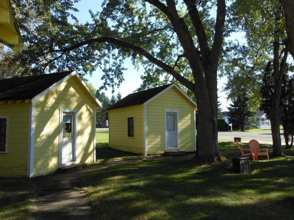 Katahdin Cabins Hotel Millinocket Bagian luar foto