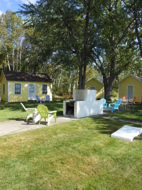 Katahdin Cabins Hotel Millinocket Bagian luar foto