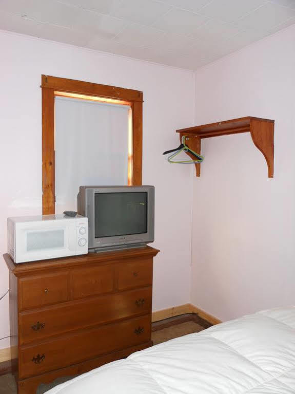 Katahdin Cabins Hotel Millinocket Bagian luar foto