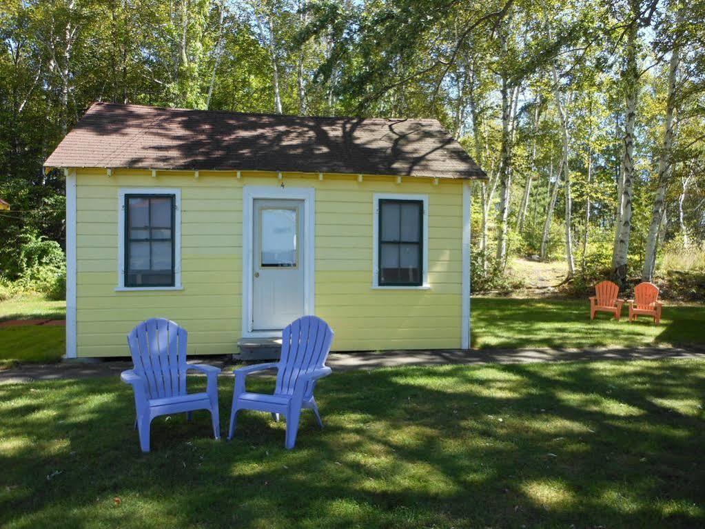 Katahdin Cabins Hotel Millinocket Bagian luar foto