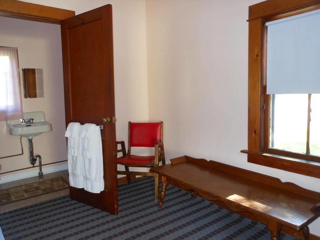 Katahdin Cabins Hotel Millinocket Bagian luar foto