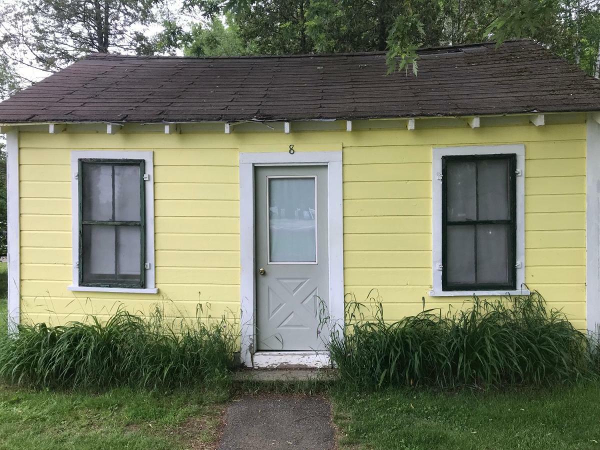 Katahdin Cabins Hotel Millinocket Bagian luar foto